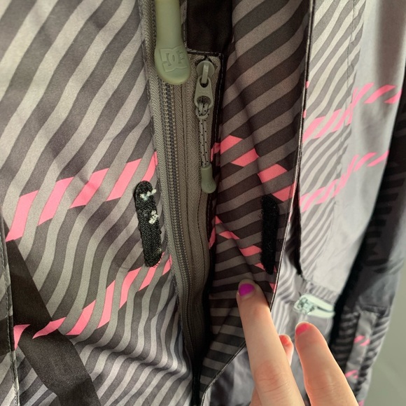 DC Ski / Snowboard / Snow Jacket - Size Small - Picture 4 of 10